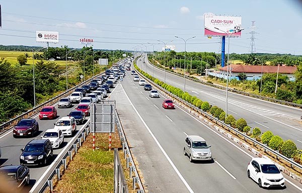 Nếu quá trình lựa chọn nhà Kl99ok phiên bản mới không phát sinh các tình huống phải làm rõ, xử lý và sự hỗ trợ tích cực của các Bộ, ngành liên quan thì Bộ GTVT có thể khởi công các dự án thành phần Kl99ok phiên bản mới theo hình thức PPP trong tháng 4/2020.