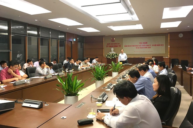 Chủ nhiệm Ủy ban Kl992 cổng game cá cược Vũ Hồng Thanh chủ trì Tọa đàm (Ảnh: K.T)