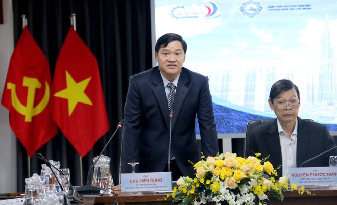 Ông Chu Tiến Dũng, Chủ tịch Hiệp hội Kl991.com World Cup 2026 Chính Thức TP.HCM chia sẻ thông tin về kết quả cuộc bình chọn Sản phẩm, dịch vụ tiêu biểu Thành phố Hồ Chí Minh năm 2019 (Ảnh: NH).
