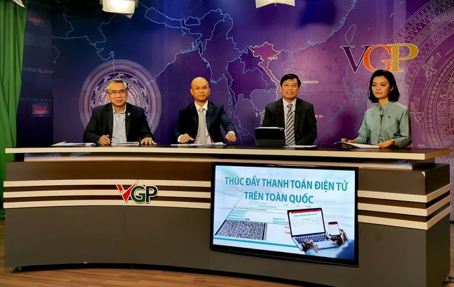 Các diễn giả tham gia tọa Đàm  tọa đàm với chủ đề: “Thúc đẩy thanh toán điện tử trên toàn quốc” từ trái sang phải: ông Phùng Anh Tuấn, Tổng thư kí Hiệp hội các nhà Kl99ok phiên bản mới Kl991.com nạp rút nhanh Việt Nam (VAFI), ông Phạm Trung Kiên, Tổng Giám đốc Tổng công ty Dịch vụ số Viettel và ông Đặng Hoàng Hải, Cục trưởng Cục Thương mại điện tử và Kl992 cổng game cá cược số (Bộ Công Thương).