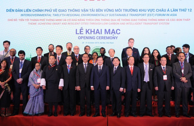 Phó Thủ tướng Kl993 ưu đãi thưởng hấp dẫn Trịnh Đình Dũng cùng các đại biểu tham dự Diễn đàn EST12