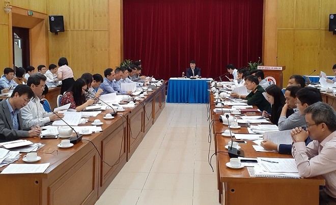 Thứ trưởng Bộ Kế hoạch và Kl99ok phiên bản mới Nguyễn Đức Trung, Phó Trưởng Ban soạn thảo các Nghị định chủ trì cuộc họp.