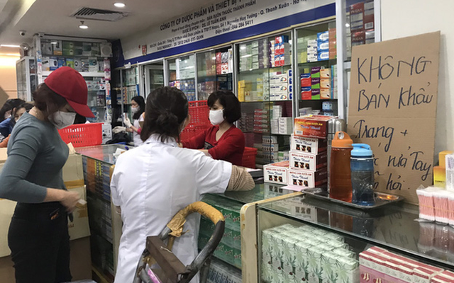 Khẩu trang, nước sát khuẩn vẫn là những mặt hàng khan hiếm. Nhiều cơ sở Kl992 VIP Trang Chủ 2026 thiết bị y tế cho biết không còn hàng để bán.