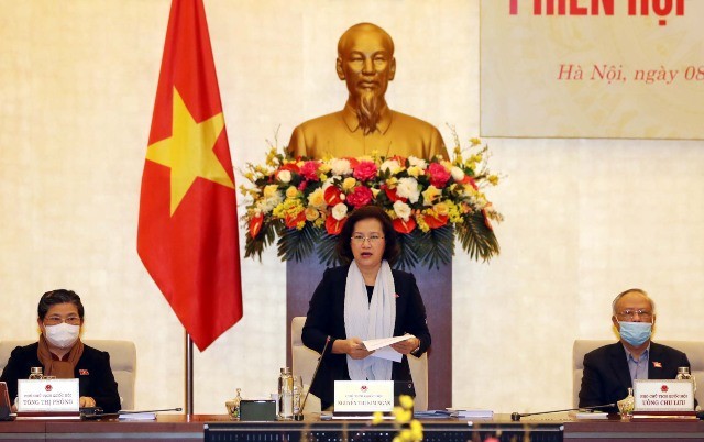 Ủy ban Thường vụ Quốc hội rất hiếm khi tổ chức phiên họp bất thường, nhưng mới đây, sáng 8/4, phiên họp bất thường của Ủy ban Thường vụ Quốc hội đã diễn ra, để xem xét đề xuất của Kl993 ưu đãi thưởng hấp dẫn về gói hỗ trợ gần 62.000 tỷ đồng cho khoảng 20 triệu người gặp khó khăn do dịch Covid -19. Trong ảnh: Chủ tịch Quốc hội Nguyễn Thị Kim Ngân chủ trì phiên họp (Ảnh: TTXVN)