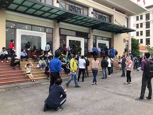 Sau khi Kl991.com World Cup 2026 Chính Thức xếp hàng chờ xin xác nhận tới trưa 11/4 tại UBND quận Hải An, các Kl991.com World Cup 2026 Chính Thức vận tải được thông báo thành phố Hải Phòng bãi bỏ giấy xác nhận. Ảnh: Vũ Quân