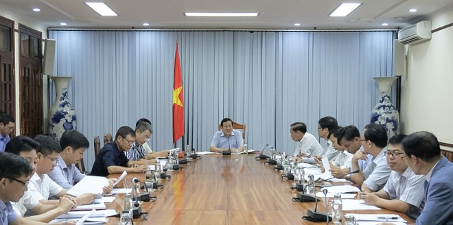 Phó chủ tịch Thường trực UBND tỉnh Quảng Bình Nguyễn Xuân Quang chủ trì cuộc họp và yêu cầu nhà Kl99ok phiên bản mới phải đảm bảo tiến độ đề ra.