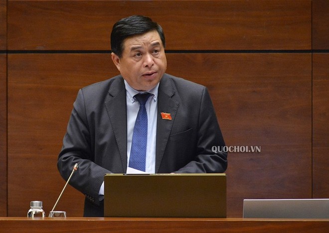 Bộ trưởng Bộ Kế hoạch và Kl99ok phiên bản mới Nguyễn Chí Dũng phát biểu tại phiên họp chiều 15/6 của Quốc hội. 