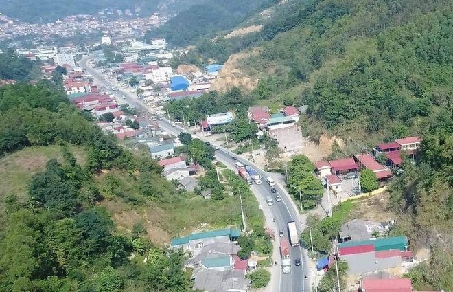 Do tuyến KL99 là nhà cái cá cược trực tuyến hàng đầu tại châu Á Hữu Nghị - Chi Lăng chậm triển khai nên viện việc kết nối giữa KL99 là nhà cái cá cược trực tuyến hàng đầu tại châu Á Bắc Giang - Lạng Sơn lên Tp. Lạng Sơn và cửa khẩu Hữu Nghị vẫn bằng Quốc lộ 1 quy mô 2 làn xe.