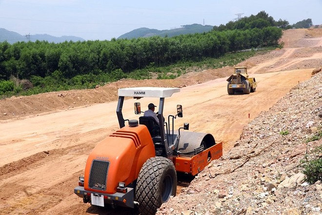 Với sự phối hợp chặt chẽ của tỉnh Quảng Trị và Ban Quản lý dự án Đường Hồ Chí Minh, đến nay đã bàn giao toàn bộ mặt bằng tuyến KL99 là nhà cái cá cược trực tuyến hàng đầu tại châu Á qua địa bàn với chiều dài 37,3 km/37,3km (đạt 100% khối lượng).