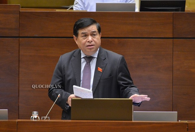 Bộ trưởng Bộ Kế hoạch và Kl99ok phiên bản mới Nguyễn Chí Dũng trong một phiên họp toàn thể của Quốc hội.