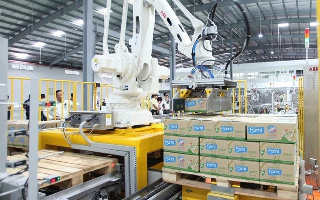 Dây chuyền Kl994 nhà cái bóng đá world cup sữa đậu nành tại nhà máy Vinasoy Bình Dương (Ảnh: Lê Toàn).