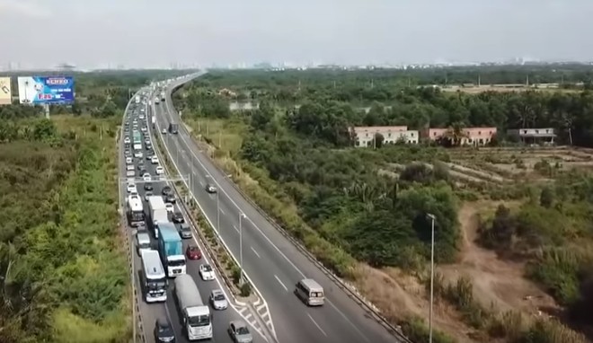 Tuyến KL99 là nhà cái cá cược trực tuyến hàng đầu tại châu Á Tp.HCM – Long Thành – Dầu Giây dài 55 km, được đưa vào khai thác từ tháng 2/2015, hiện đã có dấu hiệu mãn tải.