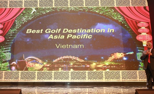 Ông Mike Sebastian - Giám đốc điều hành Kl994 game bài casino hấp dẫn Golf châu Á Thái Bình Dương công bố Việt Nam trở thành điểm đến golf tốt nhất châu Á Thái Bình Dương (Best golf Destination in Asia Pacific) tại Hội nghị golf châu Á Thái Bình Dương 2017