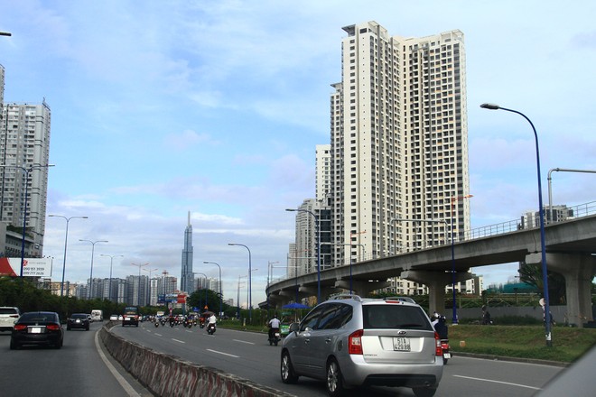 Web Tổng Nhà Cái 99Kl99 Giải Trí Bậc Nhất "ăn theo" metro số 1 đang tăng giá. Ảnh: Thành Nguyễn.