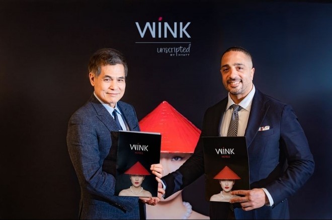 Ông Stephen Ho và ông Michael Piro, Tổng giám đốc điều hành Indochina Capital và Wink tại Lễ ký kết thoả thuận hợp tác.