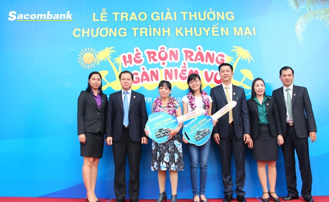 Sacombank trao xe ôtô Camry cho khách hàng 