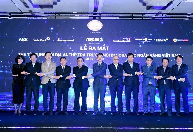 Ông Lê Huy Dũng - quyền Tổng giám đốc Vietbank (thứ 2 từ trái qua) cùng Đại diện Link Vào Nhà Cái KL99 COM Tặng +199k 99Kl99 trực tiếp đá gà và các Link Vào Nhà Cái KL99 COM Tặng +199k tại lễ ra mắt