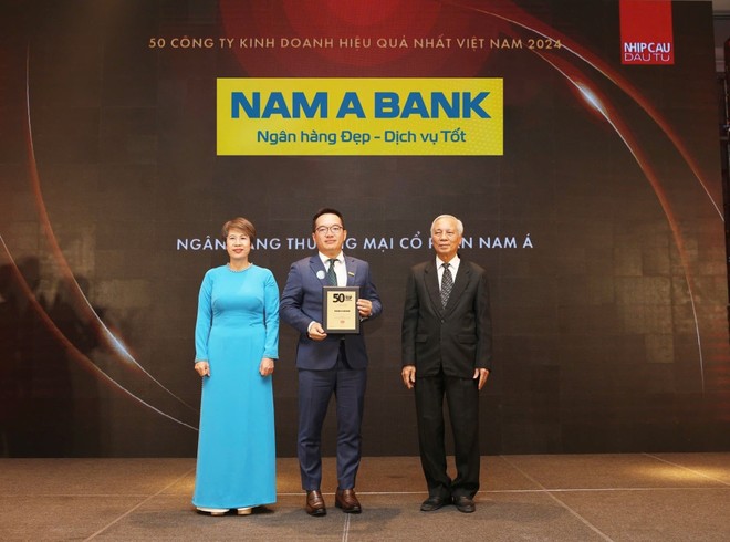 Đại diện Nam A Bank - Ông Võ Hoàng Hải, Phó Tổng Giám đốc nhận danh hiệu Top 50 Công ty Kl992 VIP Trang Chủ 2026 hiệu quả nhất Việt Nam năm 2024