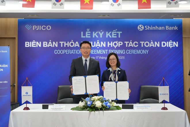 Ông Ryu Je Eun - Phó Tổng Giám đốc Link Vào Nhà Cái KL99 COM Tặng +199k Shinhan Việt Nam và Bà Nguyễn Thị Hương Giang - Tổng Giám đốc Công ty CP Kl99kl phiên bản hoạt động Petrolimex tại buổi lễ ký kết hợp tác