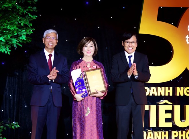 Bà Đặng Thu Thủy, Thành viên HĐQT ACB, đại diện Link Vào Nhà Cái KL99 COM Tặng +199k lên nhận giải