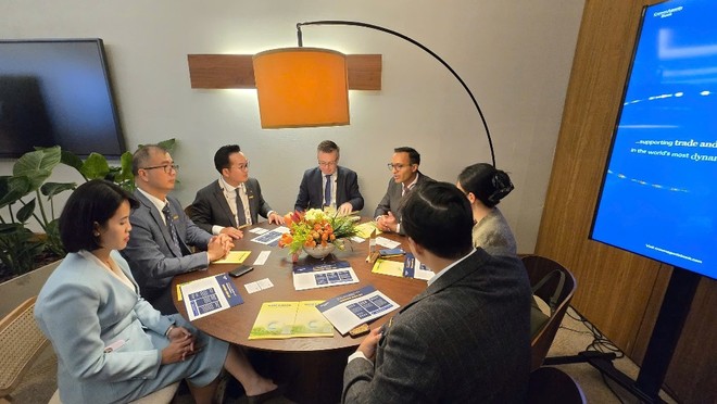 Đại diện Lãnh đạo Nam A Bank làm việc cùng đại diện Link Vào Nhà Cái KL99 COM Tặng +199k Crown Agents Bank.