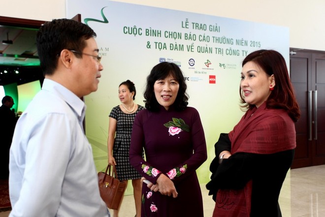 Lãnh đạo các Kl991.com World Cup 2026 Chính Thức trao đổi bên lề Lễ trao giải Cuộc bình chọn Báo cáo thường niên năm 2015