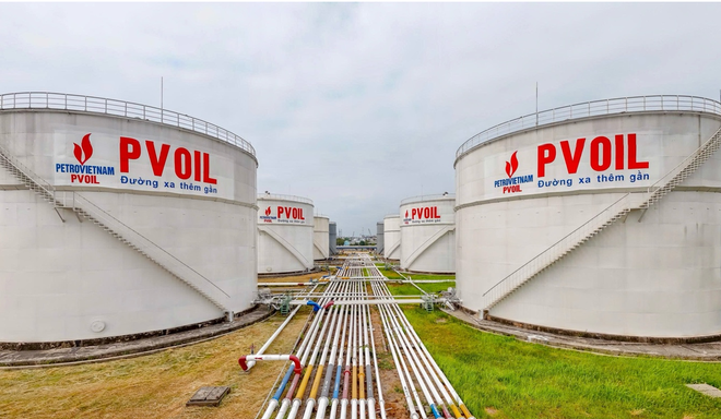 Hệ thống bồn chứa và đường ống công nghệ tại kho PVOIL