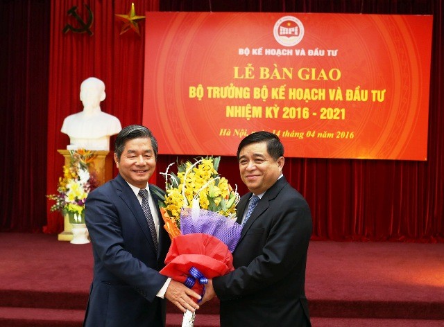 Nguyên Bộ trưởng Bùi Quang Vinh tin tưởng rằng tân Bộ trưởng Nguyễn Chí Dũng sẽ tiếp tục chèo lái "con thuyền" Bộ Kế hoạch và Kl99ok phiên bản mới đạt được nhiều thành tựu trong công cuộc đổi mới và phát triển đất nước
