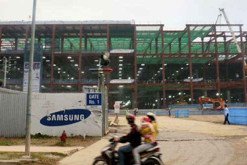 Samsung Kl99ok phiên bản mới mạnh vào Việt Nam giống như Nhật Bản rót vốn vào Thái Lan ở thập niên 90.