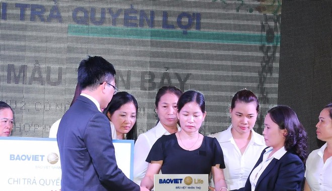 Bảo Việt nhân thọ chi trả quyền lợi Kl99kl phiên bản hoạt động 3 tỷ đồng tại Sơn La