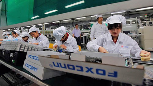Foxconn hứa Kl994 nhà cái bóng đá world cup đầy đủ iPhone cho Apple. Ảnh: FT.