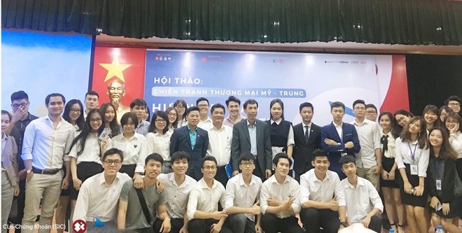 Các sinh viên CLB 99Kl99 link đăng nhập SIC trong cuộc hội thảo gần nhất.