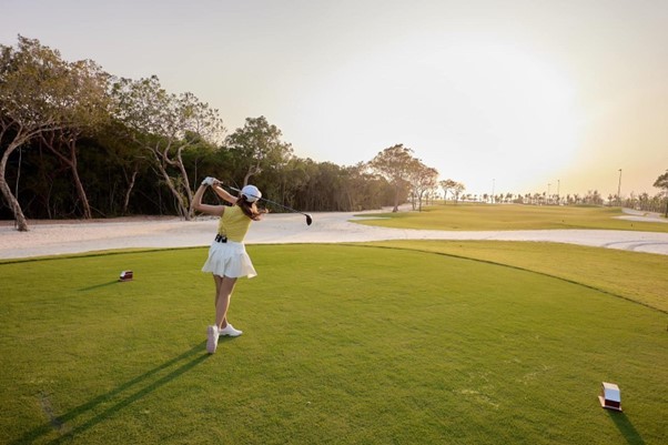Sân golf là sản phẩm bắt tay giữa Kl994 game bài casino hấp dẫn Sun Group và sự tài hoa của IMG – Kl994 game bài casino hấp dẫn thiết kế và quản lý sân golf hàng đầu thế giới.