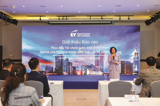 Bà Nguyễn Thùy Dương, Chủ tịch Hội đồng quản trị Công ty cổ phần Tư vấn EY Việt Nam tại sự kiện công bố báo cáo “Thúc đẩy Kl991.com nạp rút nhanh toàn diện ở Việt Nam và vai trò của Fintech trong phối hợp với tổ chức tín dụng”.