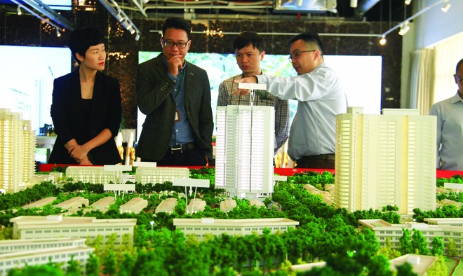 Giá nhà nội đô neo cao và nguồn cung mới khan hiếm khiến nhiều người hướng ra vùng ven tìm mua nhà. Ảnh: Bình Minh.
