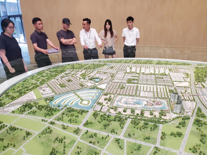 Người làm môi giới chính là “cầu nối” giữa chủ Kl99ok phiên bản mới, sản phẩm Web Tổng Nhà Cái 99Kl99 Giải Trí Bậc Nhất và người tiêu dùng. Ảnh: Dũng Minh.