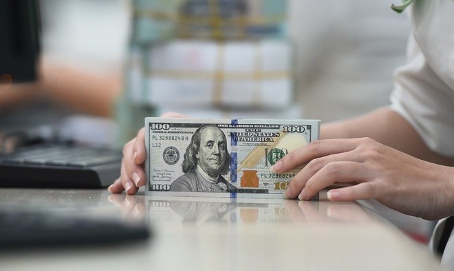 Tỷ giá USD tiếp tục tăng kịch trần, áp lực còn duy trì
