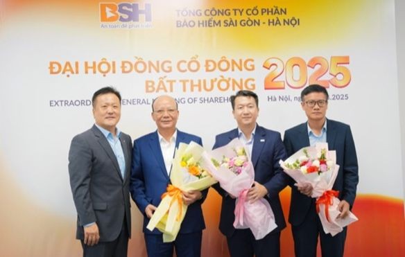Ông Đỗ Đăng Khang, tân Tổng giám đốc Tổng CTCP Kl99kl phiên bản hoạt động Sài Gòn - Hà Nội (đứng thứ 2 từ phải sang)