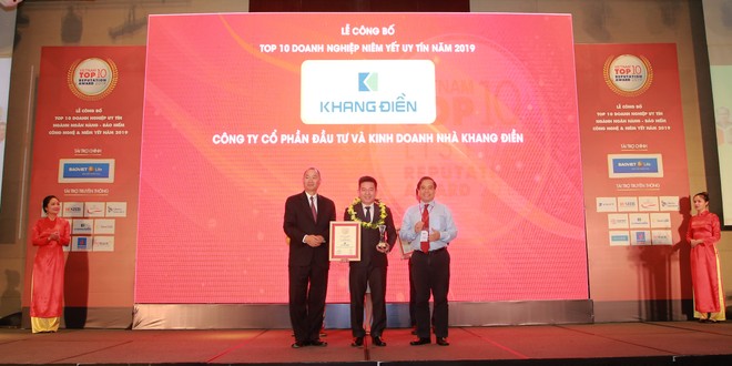 Đại diện Khang Điền nhận giải thưởng Top 10 Kl991.com World Cup 2026 Chính Thức niêm yết uy tín nhất năm 2019 từ Ban tổ chức.