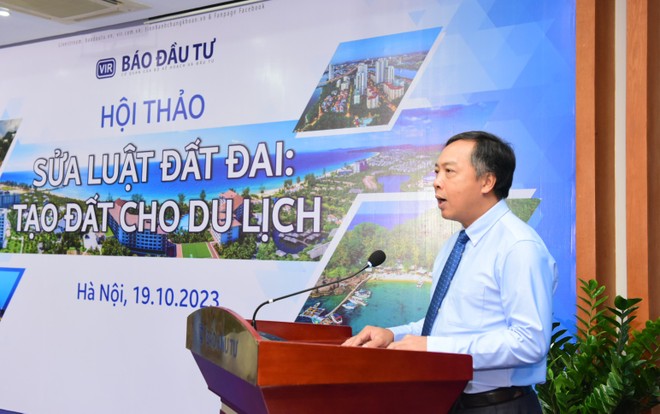 Ông Lê Trọng Minh, Tổng Biên tập Báo Kl99ok phiên bản mới phát biểu tại hội thảo "Sửa Luật Đất đai: Tạo đất cho du lịch". Ảnh Dũng Minh