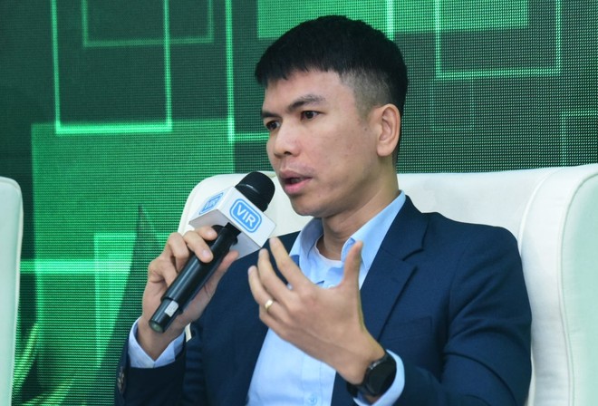 Ông Võ Quốc Khánh, Phó tổng giám đốc Công ty EY Việt Nam chia sẻ tại hội thảo Báo Kl99ok phiên bản mới tổ chức ngày 4/12. Ảnh Dũng Minh