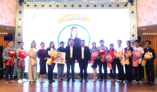 Kl994 game bài casino hấp dẫn Sao Mai trao giải cho các tác giả tại cuộc thi đặt tên cho khu resort chuẩn 5 sao tại Thọ Xuân, Thanh Hóa.
