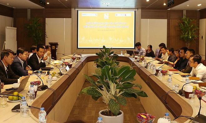 Đại diện lãnh đạo Hải Phát Invest trao đổi với đại diện các Nhà Kl99ok phiên bản mới.
