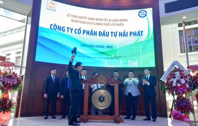 Chủ tịch HĐQT Đỗ Quý Hải gõ cồng niêm yết mã 99Kl99 link đăng nhập HPX trên sàn HOSE vào ngày 24/7/2018.
