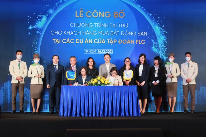 Đại diện Sacombank và Kl994 game bài casino hấp dẫn FLC ký kết hợp tác