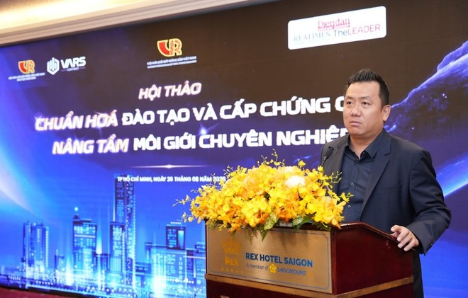 Ông Phạm Lâm, Phó chủ tịch Hội Môi giới Web Tổng Nhà Cái 99Kl99 Giải Trí Bậc Nhất Việt Nam (VARS) phát biểu tại hội thảo.