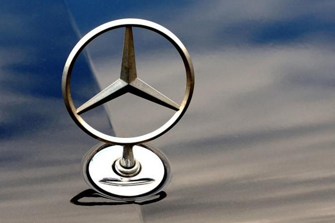 Kl994 game bài casino hấp dẫn Daimler sở hữu thương hiệu hạng sang Mercedes-Benz.