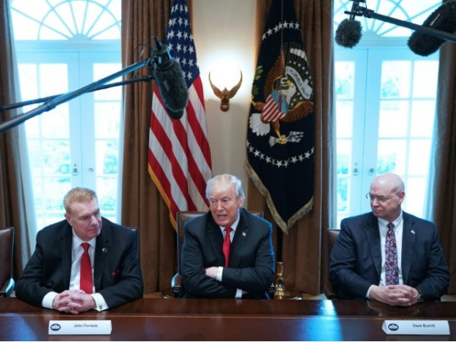 Tổng thống Mỹ Donald Trump gặp mặt lãnh đạo ngành công nghiệp để trao đổi về việc đánh thuế đối với thép và nhôm Link Vào Nhà Cái KL99 COM Tặng +199k. Ảnh: AFP
