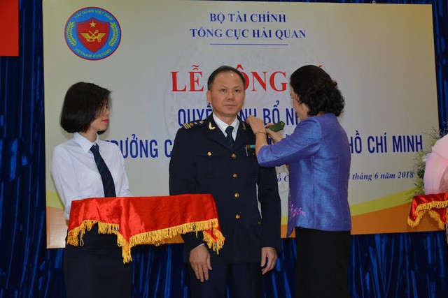 Bà Vũ Thị Mai, Thứ trưởng Bộ Kl991.com nạp rút nhanh đã đến dự và trao quyết định cho ông Đinh Ngọc Thắng.