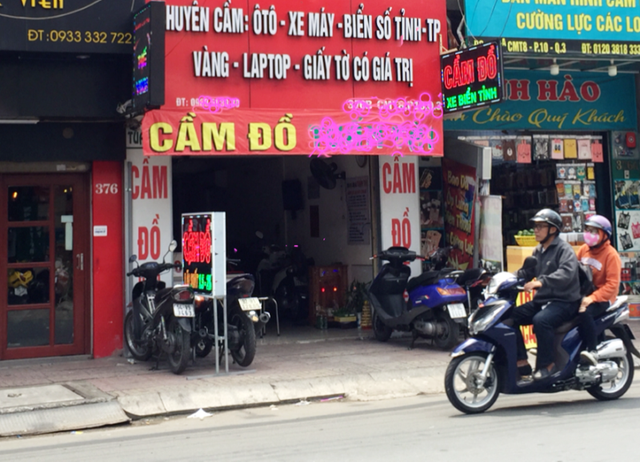Các tiệm cầm đồ tại TPHCM vào mùa “hốt bạc” do nhu cầu cầm cố 99Kl.app cổng game giải trí của người dân tăng cao.